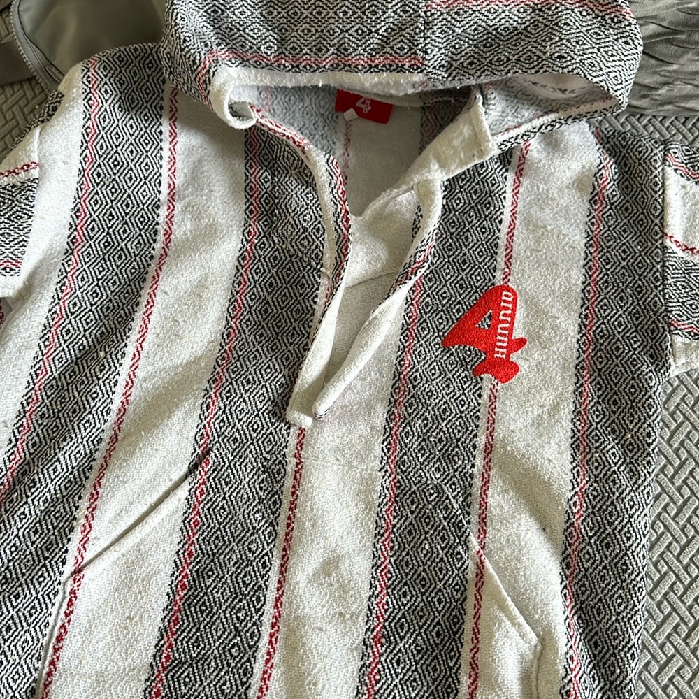 4Hunnid pancho style like new